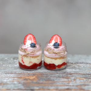 BAZSALIKOMOS KONFITÁLT EPER, VANÍLIA, JOGHURT