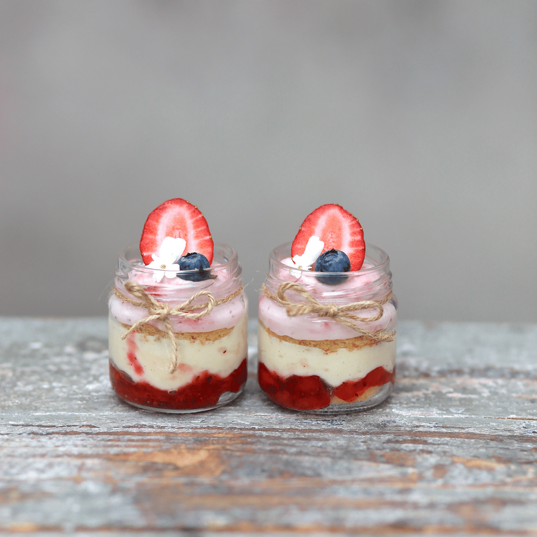 BAZSALIKOMOS KONFITÁLT EPER, VANÍLIA, JOGHURT