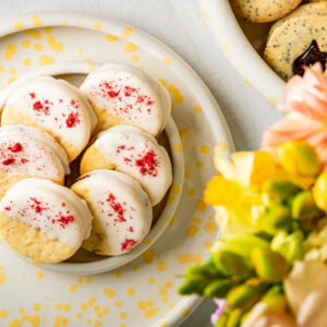 Mogyorós, málnás fehércsokis linzer 10dkg